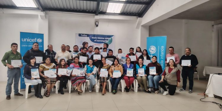 Radios comunitarias y medios locales amplían conocimientos para informar sobre el sarampión