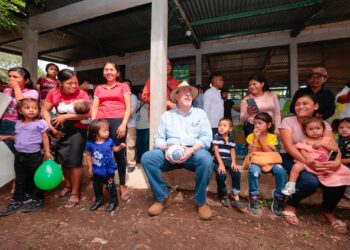 Presidente Bernardo Arévalo verifica avances de Mano a Mano en Chiquimula