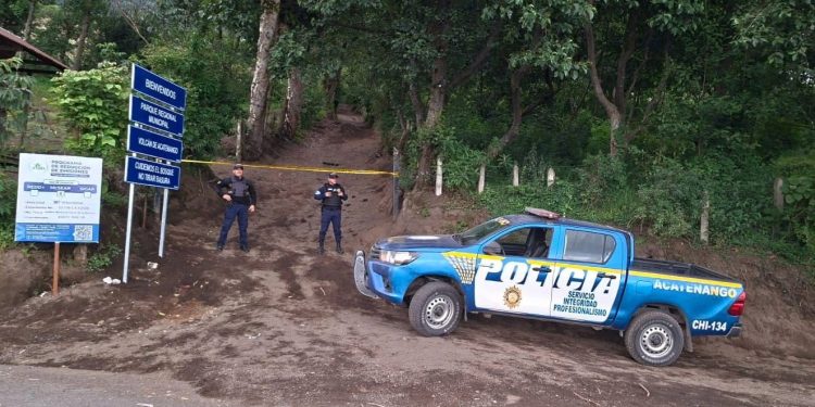 SISTEMA CONRED RESGUARDA INGRESO AL VOLCÁN ACATENANGO