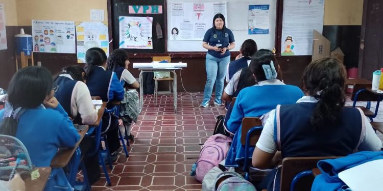 Educación sobre VPH y prevención del cáncer llega a estudiantes de zona 1 de la capital
