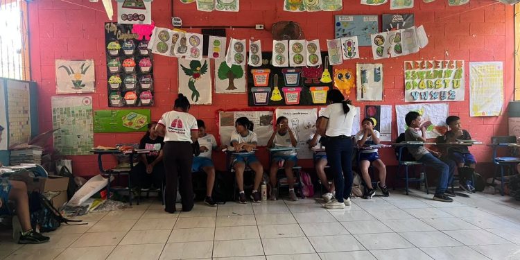 Salud Escolar: Vacunación y educación preventiva llegan a estudiantes de Suchitepéquez