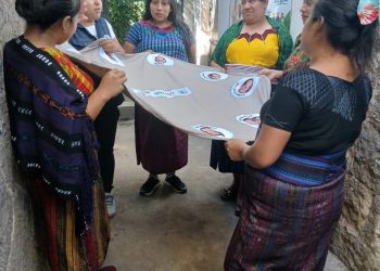 En Santiago Atitlán impulsan la prevención del VPH, dengue y cuidados durante el embarazo 