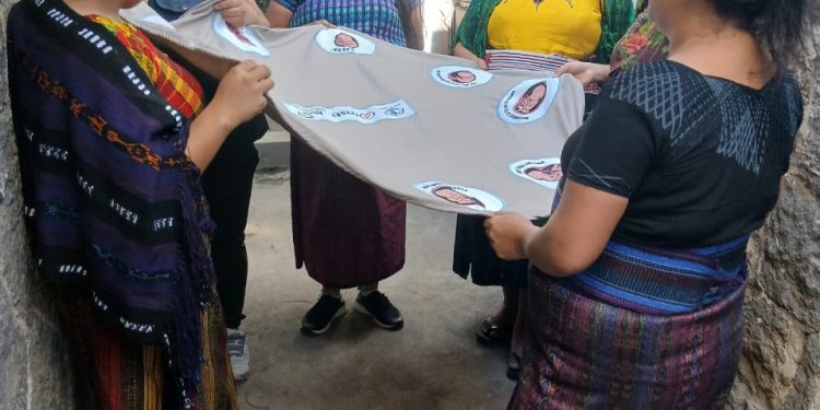 En Santiago Atitlán impulsan la prevención del VPH, dengue y cuidados durante el embarazo 