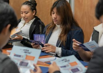 Jóvenes inician su primera experiencia laboral