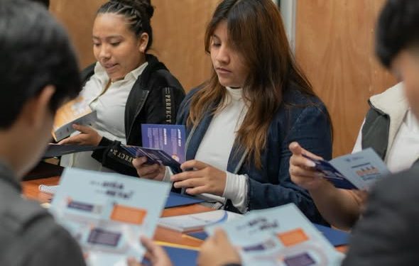 Jóvenes inician su primera experiencia laboral