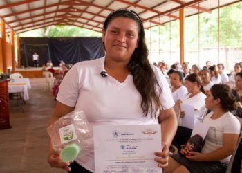MIDES impulsa la autonomía económica de Betsy Ramos en San José La Arada