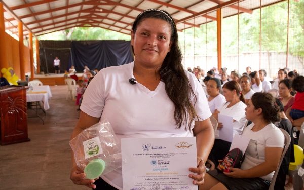 MIDES impulsa la autonomía económica de Betsy Ramos en San José La Arada