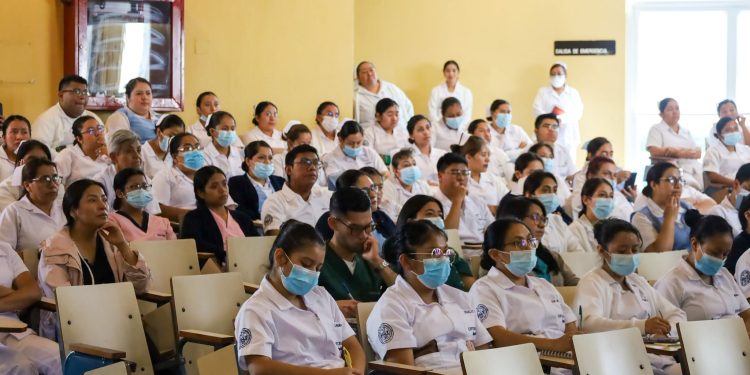 En Quetzaltenango, desarrollan simposio sobre atención de madres y bebés durante la lactancia