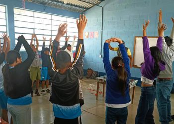 Capacitan a estudiantes de Jalapa acerca de tenencia responsable