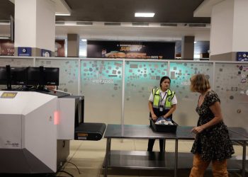 Presentan nuevo procedimiento de inspección para pasajeros en el Aeropuerto La Aurora