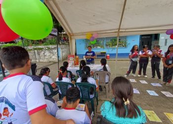 Cine foro y estaciones educativas acercan la salud a jóvenes de Coatepeque