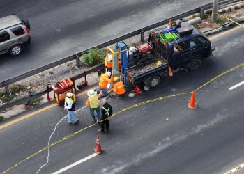 Realizan estudios técnicos preventivos en puente Enrique Tejada Wyld