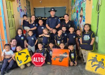 Niñez guatemalteca aprende educación vial a través del Teatrino