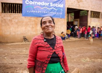 Comedor Social en Jalapa brinda alimentación y tranquilidad a María del Carmen y a decenas de personas adultas mayores