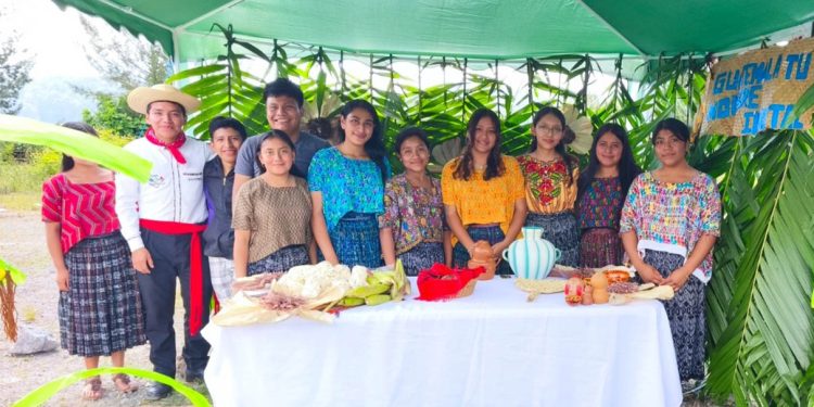 Ferias del Agricultor de Alta Verapaz conmemoran Día Nacional del Maíz