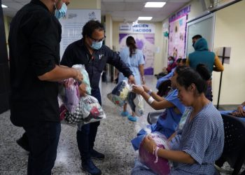 Acción de humanismo en el área de Maternidad y Recién Nacidos del Hospital Pedro de Bethancourt