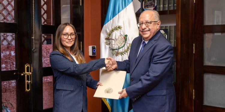 Canciller Martínez Alvarado recibe a nueva representante de la OEA