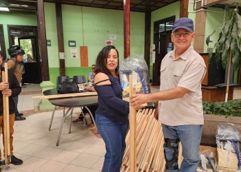 Entrega de insumos a centros educativos de Guatemala Norte fortalece los huertos escolares