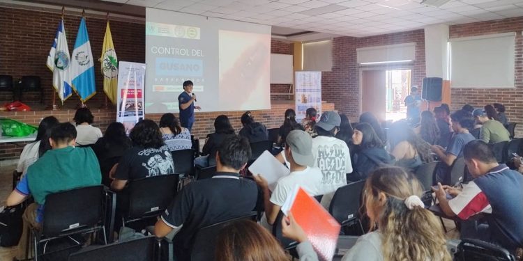 Estudiantes de Veterinaria se preparan para detectar y prevenir el Gusano Barrenador