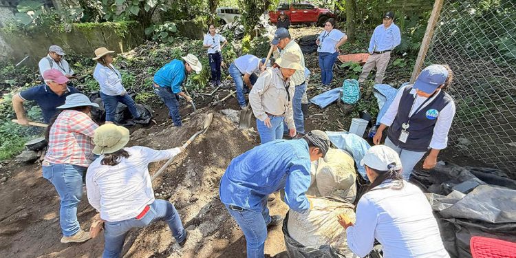Extensionistas de Suchitepéquez fortalecen conocimientos en la implementación de biofábricas