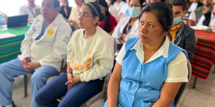 Profesionales de salud de Quiché refuerzan preparación en abordaje del sarampión