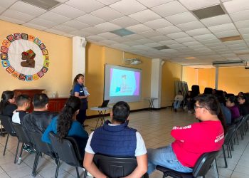 Jornada integral en zona 1 de la capital impulsa acciones contra el cáncer de mama y sarampión 