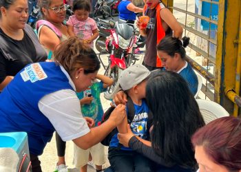 Vacunación contra el sarampión, nutrición y salud bucal llegan a comunidades de Canalitos