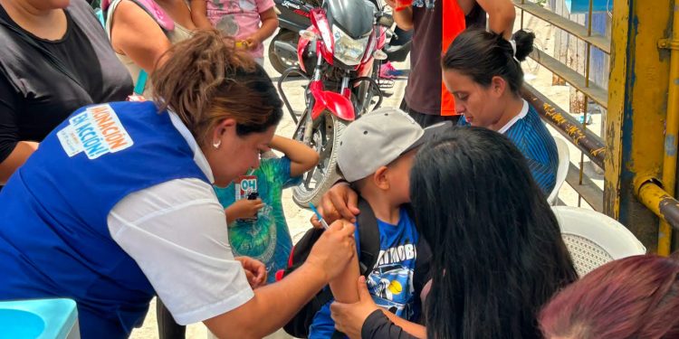 Vacunación contra el sarampión, nutrición y salud bucal llegan a comunidades de Canalitos