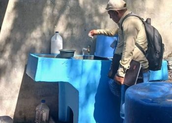 Abatización y visitas domiciliarias llevan prevención del dengue a Granados, Baja Verapaz
