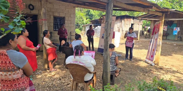 Mujeres de la Libertad, Petén, reciben orientación sobre prevención y atención oportuna del cáncer de mama y de cuello uterino