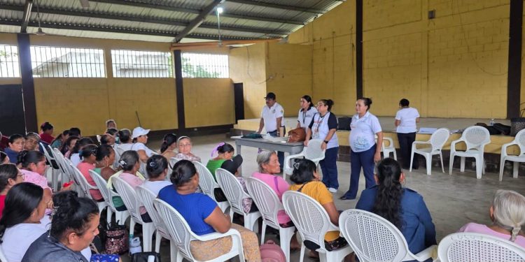 Comadronas peteneras amplían conocimientos sobre maternidad segura