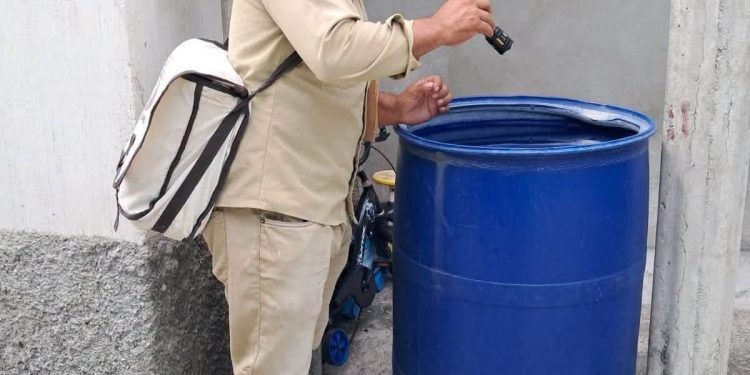 Salubristas de Agua Blanca, Jutiapa, refuerzan medidas preventivas contra el dengue en las comunidades
