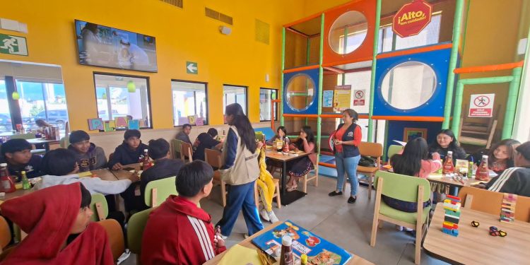Espacios Amigables: Adolescentes de comunidades de San Juan Ostuncalco aprenden sobre estilos de vida saludables