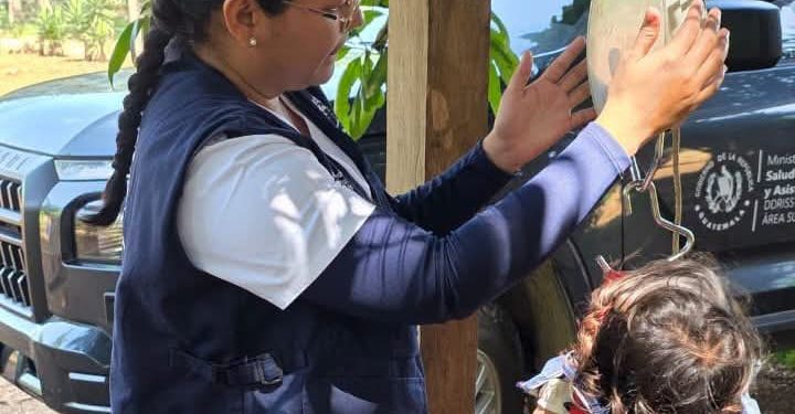Equipo de Salud lleva atención médica y psicológica a El Sucely, Petén