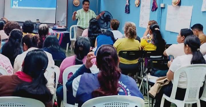 Saberes tradicionales y conocimiento científico se unen en taller de herbolaria 