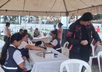 Feria Integral de Salud en la zona 18 acerca servicios médicos, vacunación contra el sarampión y prevención del cáncer