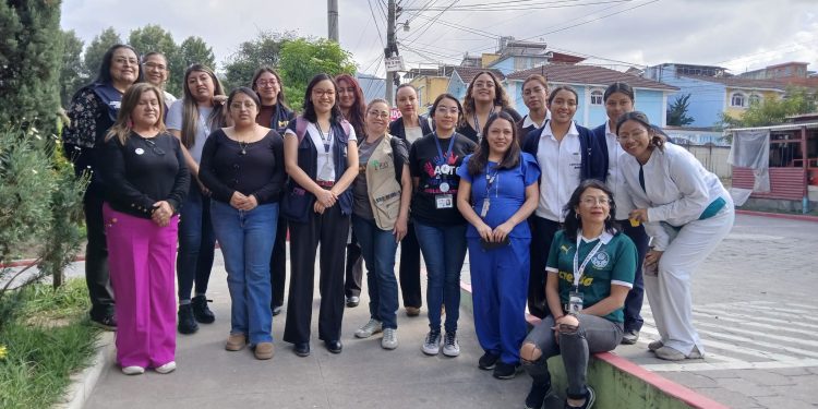 Jóvenes recorren estaciones educativas para cuidar su salud en La Esperanza, Quetzaltenango