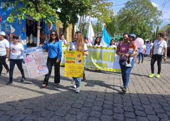 Caminata promueve la lactancia materna entre familias de Huité, Zacapa