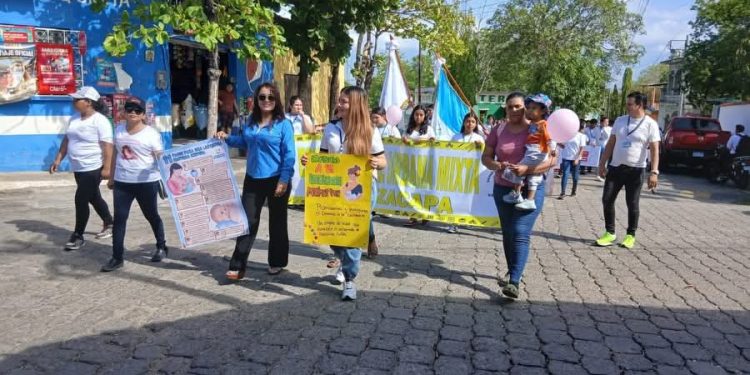 Caminata promueve la lactancia materna entre familias de Huité, Zacapa