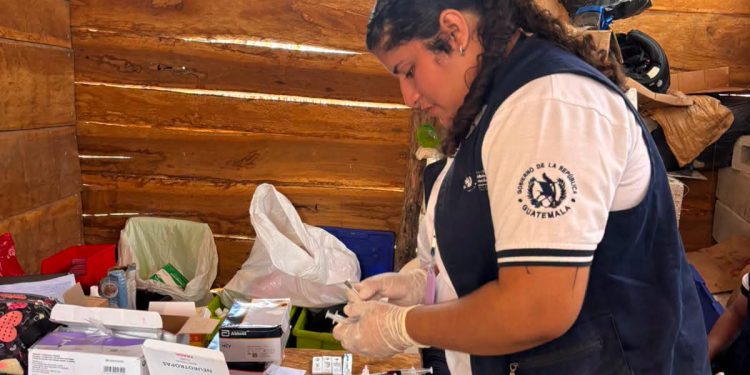 Jornadas integrales acercan servicios de salud a comunidades de San Andrés, Petén