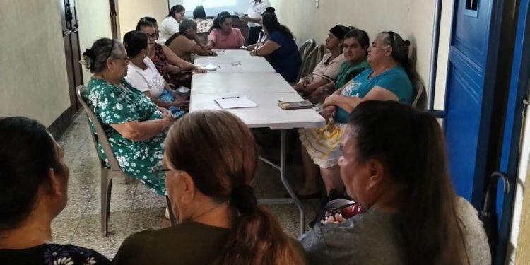 Comadronas de San José Acatempa amplían conocimientos sobre protección materno-infantil