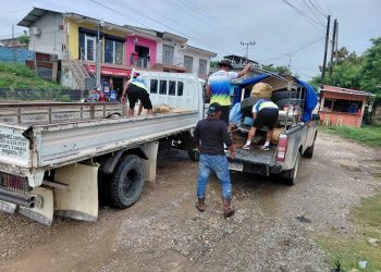 Retiro de chatarra permite contribuir a la eliminación de criaderos de zancudos en la lucha contra el dengue en San Luis, Petén