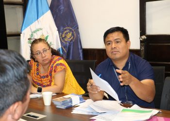 Familias desalojadas reciben orientación para acceder a un subsidio de vivienda