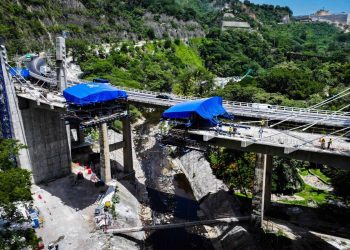 Avanza la construcción del puente Corozal