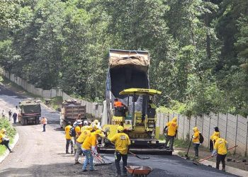Continúa el mejoramiento de la carretera entre Chichavac y Paquip
