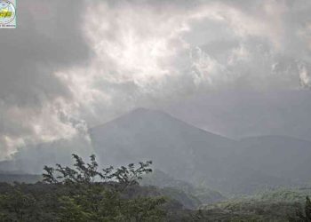 Volcán de Fuego registra explosiones moderadas y lanzamiento de ceniza