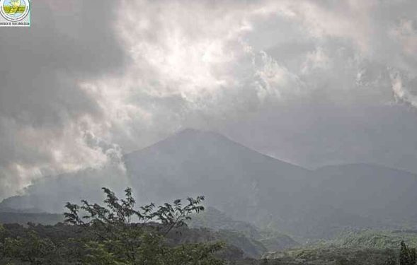 Volcán de Fuego registra explosiones moderadas y lanzamiento de ceniza