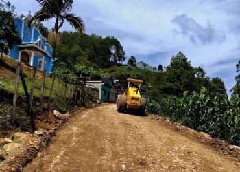 Inician trabajos de mantenimiento vial entre Sehol y Secocpur en Alta Verapaz