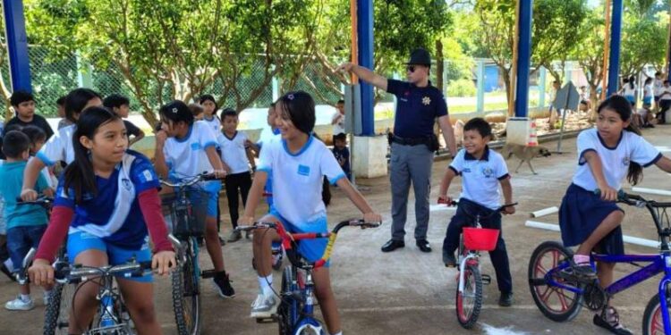 Niñez de Retalhuleu recibe formación en educación vial y conductas responsables
