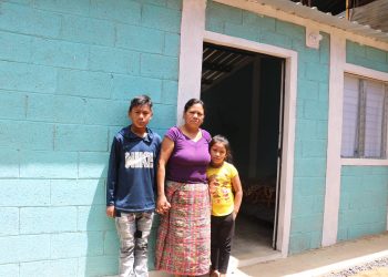 Yolanda y su familia estrenan una vivienda digna en Chimaltenango